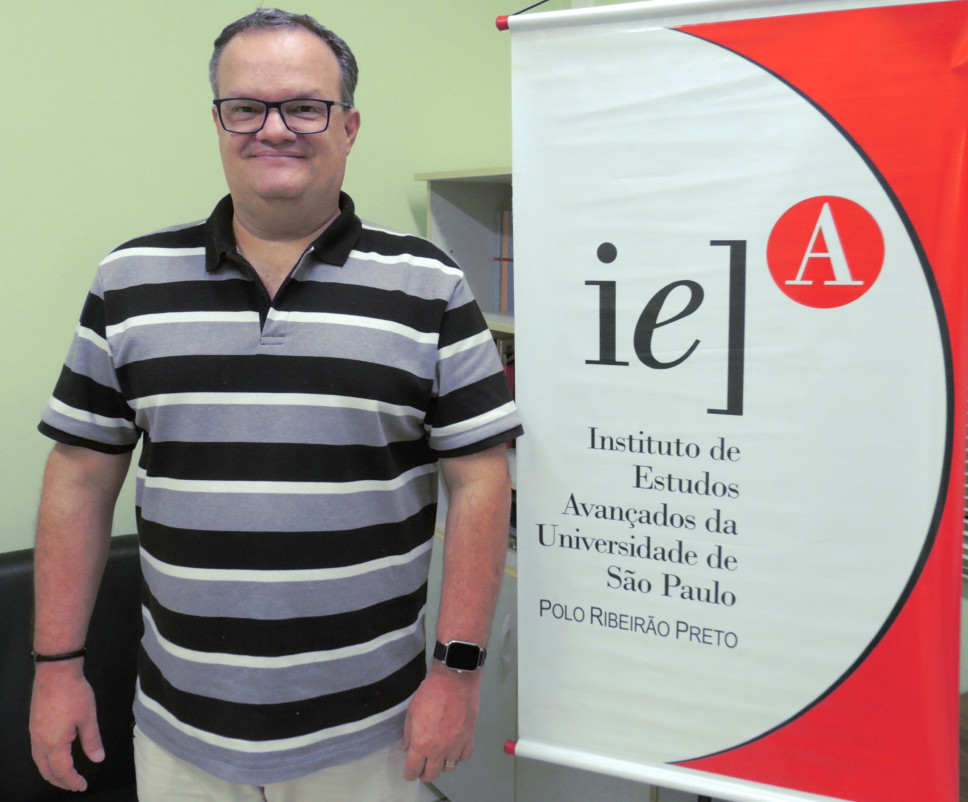 Fernando de Lima Caneppele é Engenheiro elétrico, professor da Faculdade de Zootecnia e Engenharia de Alimentos (FZEA) da USP, em Pirassununga. Especialista em energia sustentável