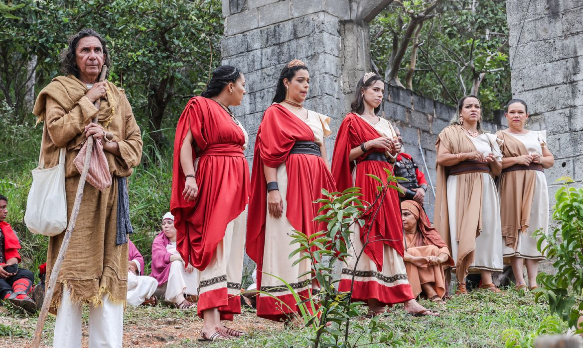 Trabalho e estudo: comerciantes em Via Sacra no DF esperam “milagres”