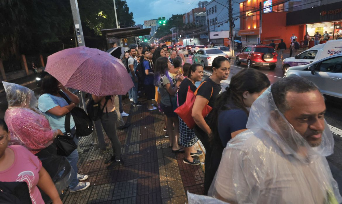 Chuva de sábado em cidades paulistas supera o previsto para todo o mês