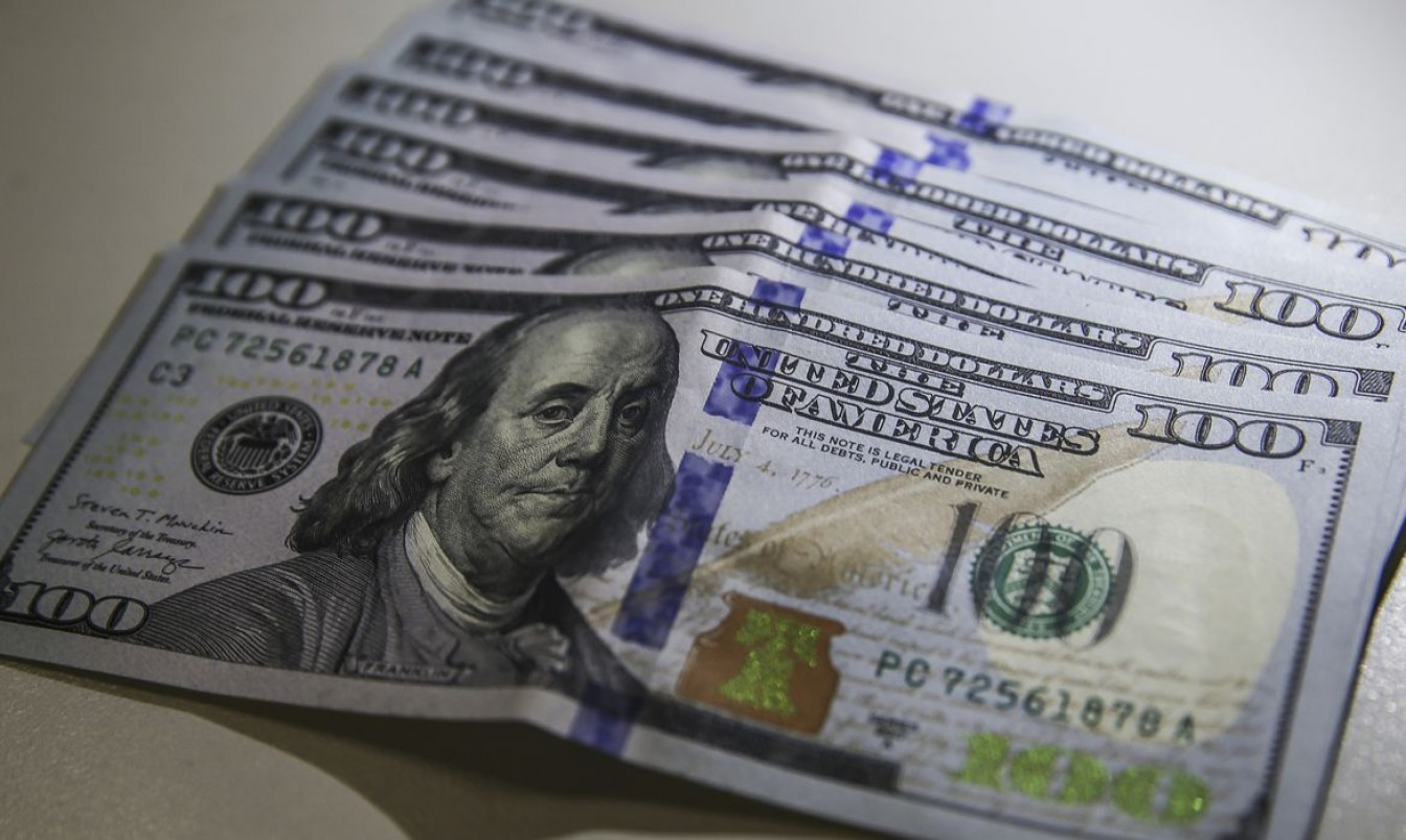 Dólar cai para R$ 5,72 e atinge menor nível em quase três semanas