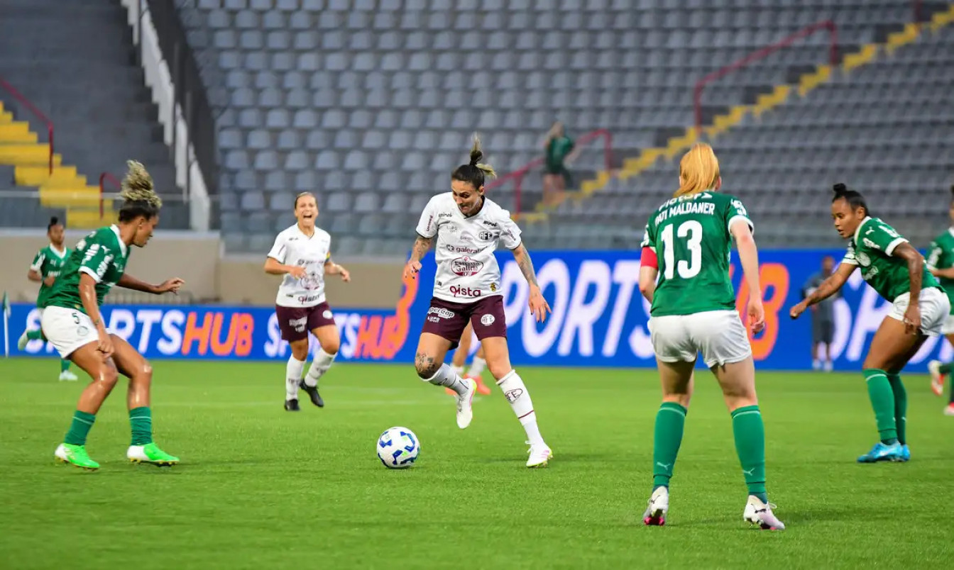 Ferroviária vence para continuar na liderança do Brasileirão feminino