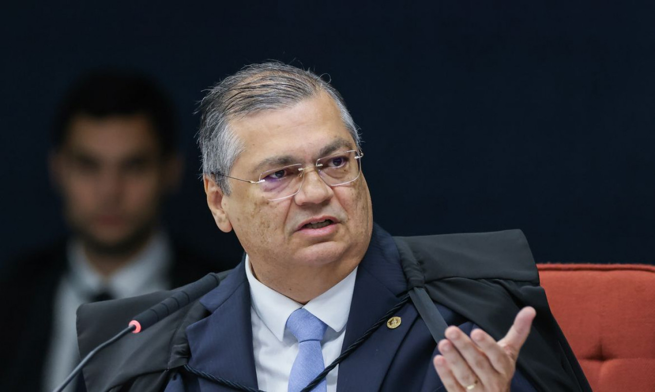 Dino dá cinco dias úteis para Sóstenes esclarecer fala sobre emendas