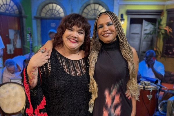 Simone Mazzer canta clássicos de Nelson Cavaquinho no Samba na Gamboa