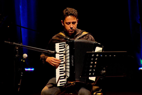 André Ribas apresenta seu primeiro álbum na TV Brasil