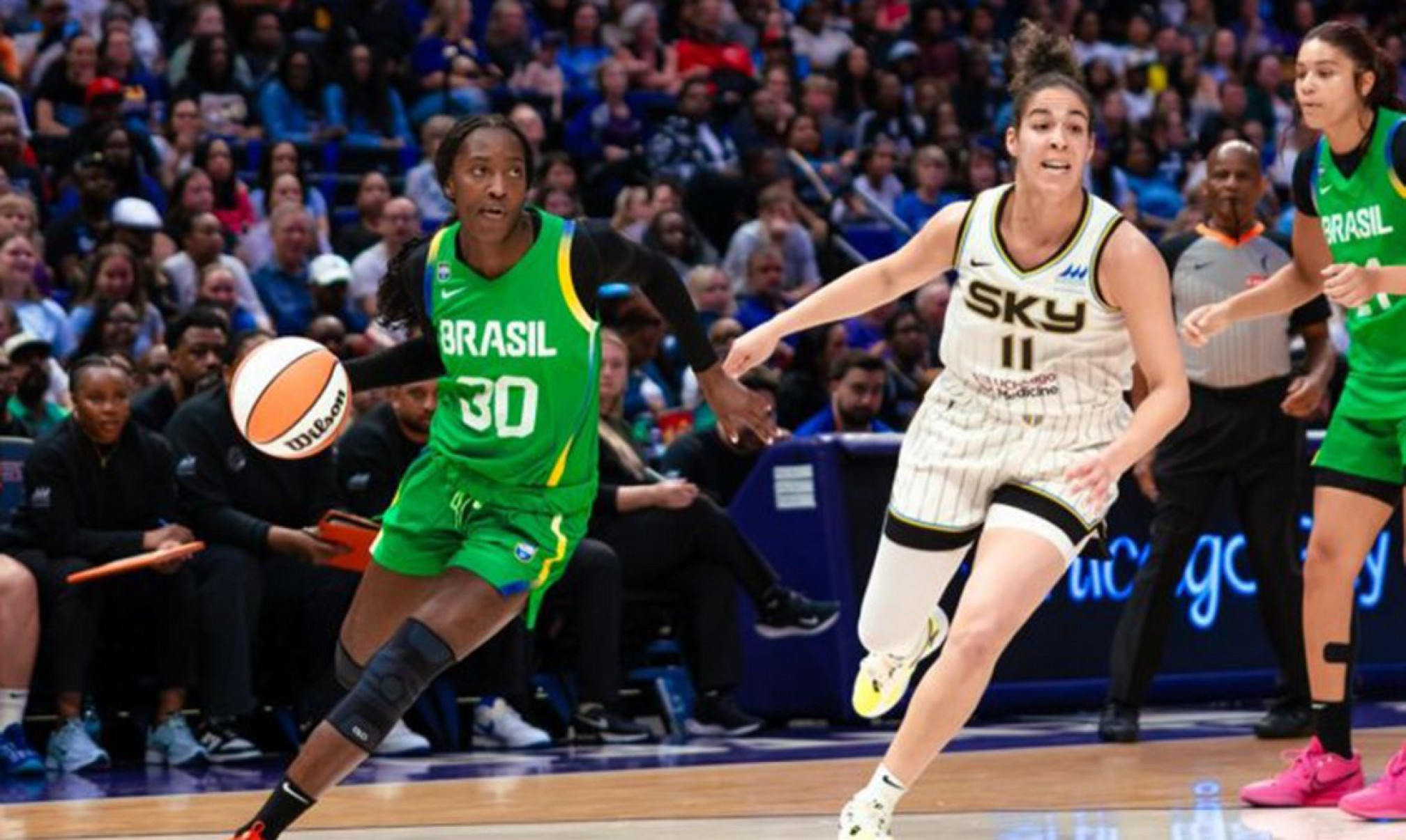 Em tour pelos EUA, seleção brasileira cai para o Chicago Sky, da WNBA