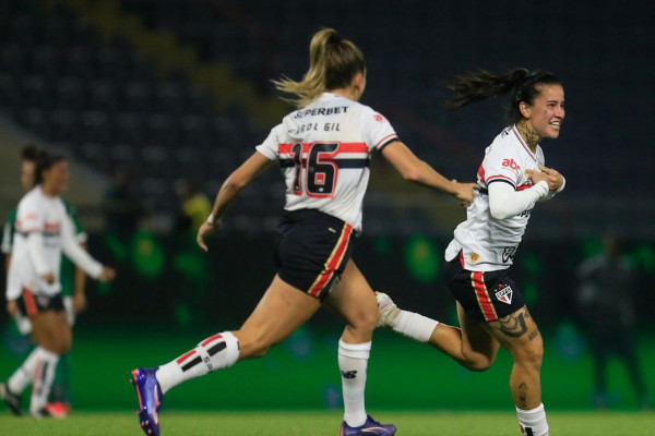 São Paulo vence Palmeiras e sobe para 4º lugar no Brasileirão Feminino