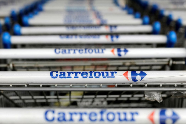 Justiça torna Carrefour réu por vazamento de óleo diesel em Santos