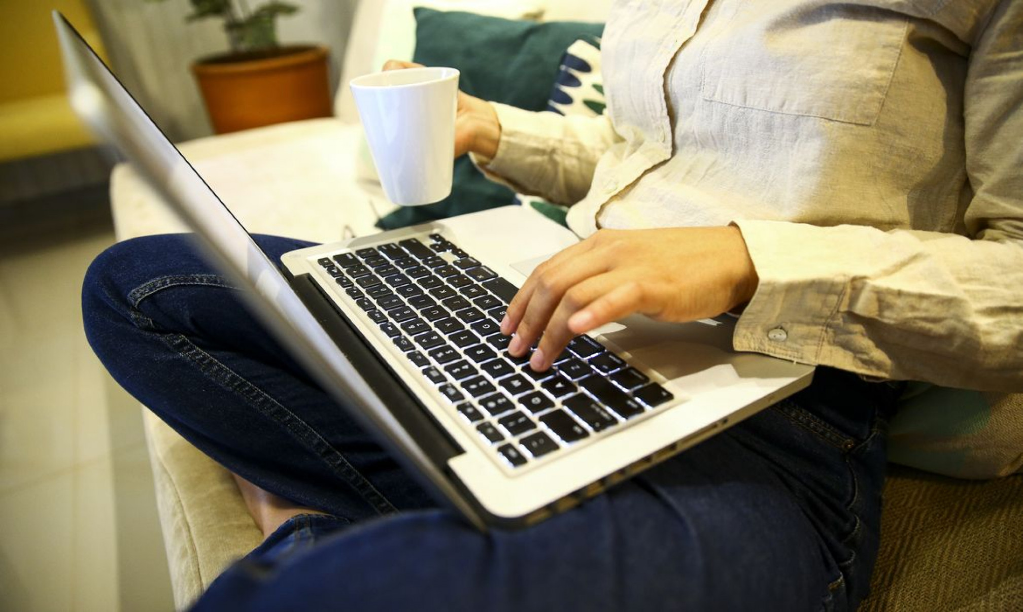 Golpes no Dia das Mães: veja como se proteger nas compras online