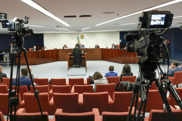 Por unanimidade, STF torna mais sete réus por trama golpista