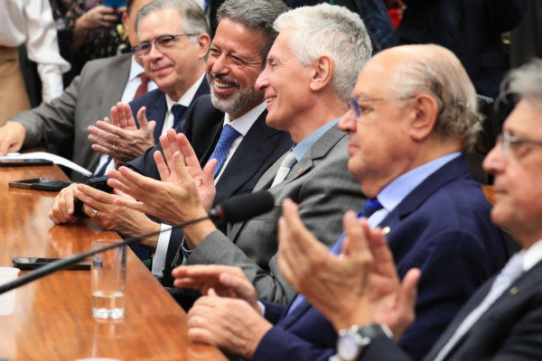 Câmara instala comissão sobre isenção do Imposto de Renda até R$ 5 mil
