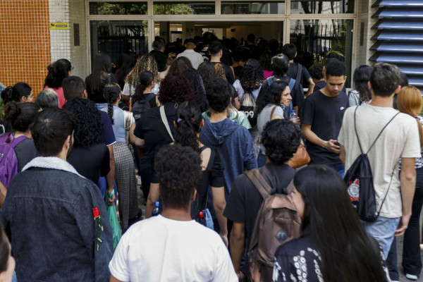 Senado aprova cota de 30% em concursos para negros e indígenas