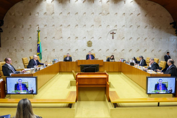 Dino e Mendonça têm discussão acalorada durante sessão do STF