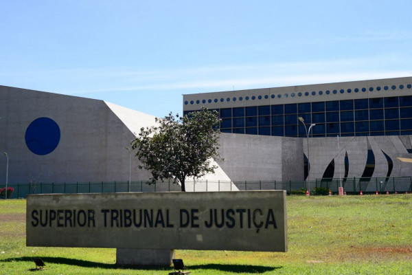 STJ autoriza mudança de registro civil para gênero neutro