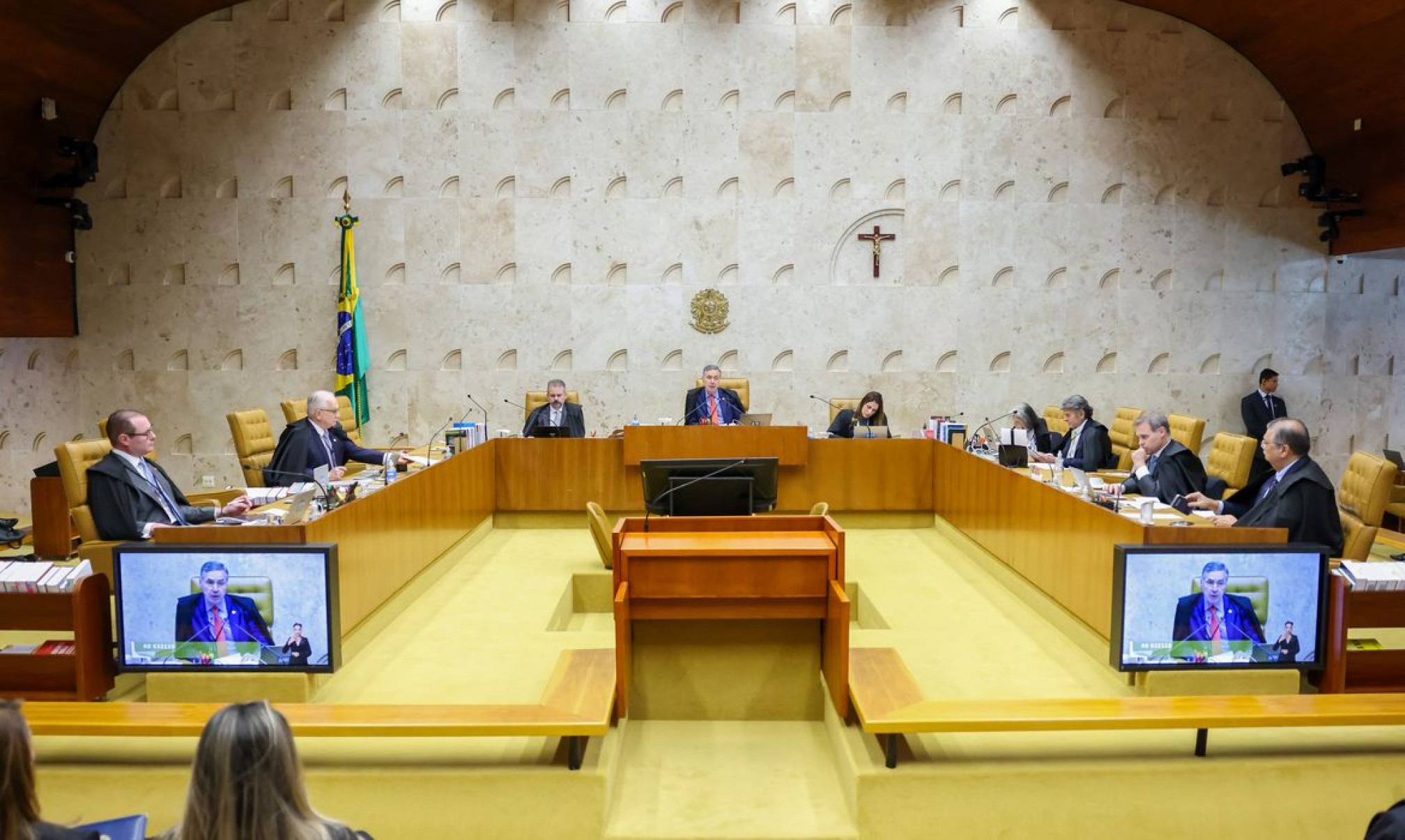 Dino e Mendonça têm discussão acalorada durante sessão do STF 
