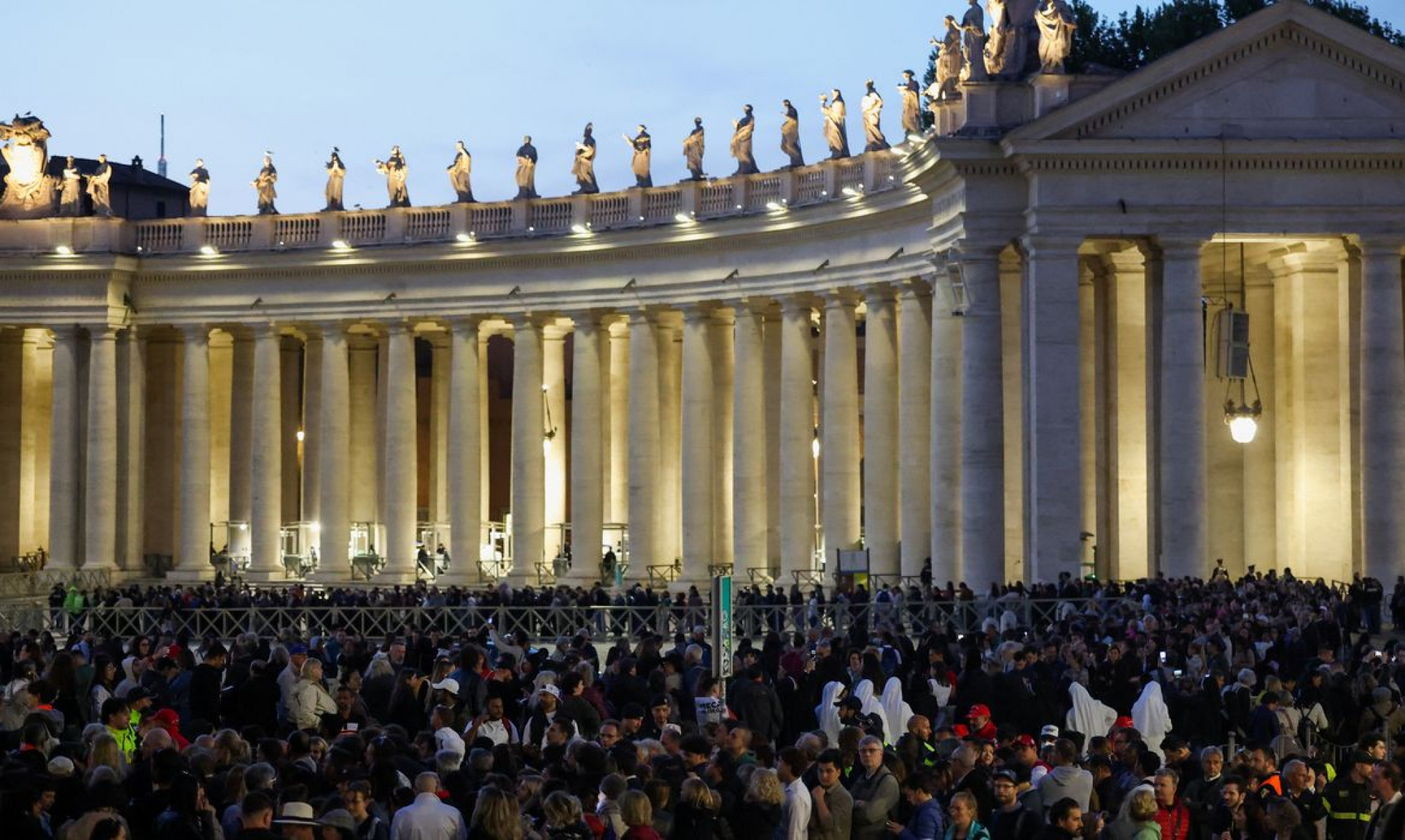 Conclave: Vaticano tem fumaça preta após nova votação do conclave
