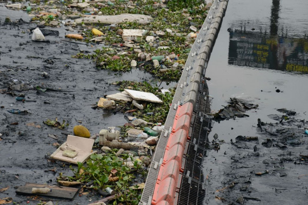 Baía de Guanabara recebe 3 milhões de litros de chorume por dia