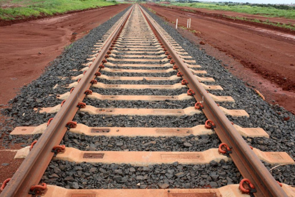 Governo quer leiloar ferrovia EF-118 ainda neste ano, diz ministro