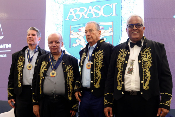 Momento marcante do evento o anúncio do convite a Maurílio Biagi Filho e Maurício Gasparini para integrarem a Academia Brasileira de Ciências, Artes e História
