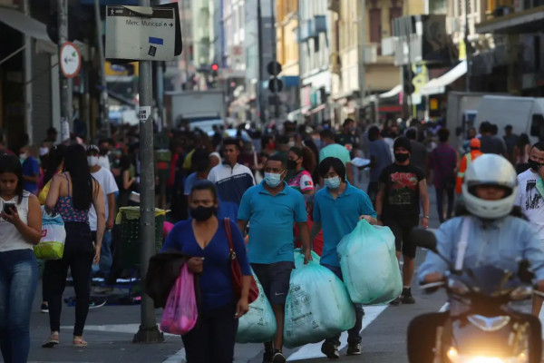 SP: comércio deve faturar 5,4% no Dia das Mães em 2025, diz Fecomércio