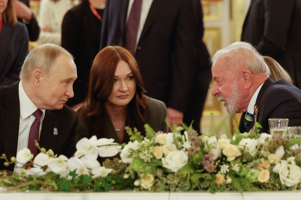 Na Rússia, Lula celebra 80 anos da vitória contra o nazismo