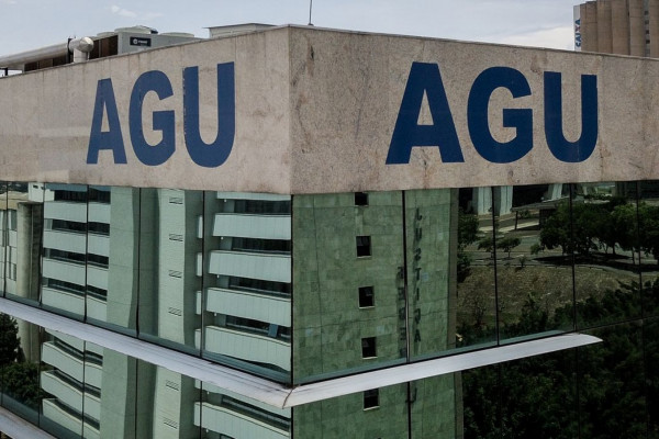 AGU pede bloqueio de bens de mais 14 investigados por fraude no INSS