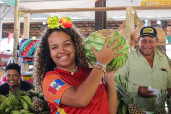 Feira do MST em SP permite passeio por histórias do Brasil e do mundo