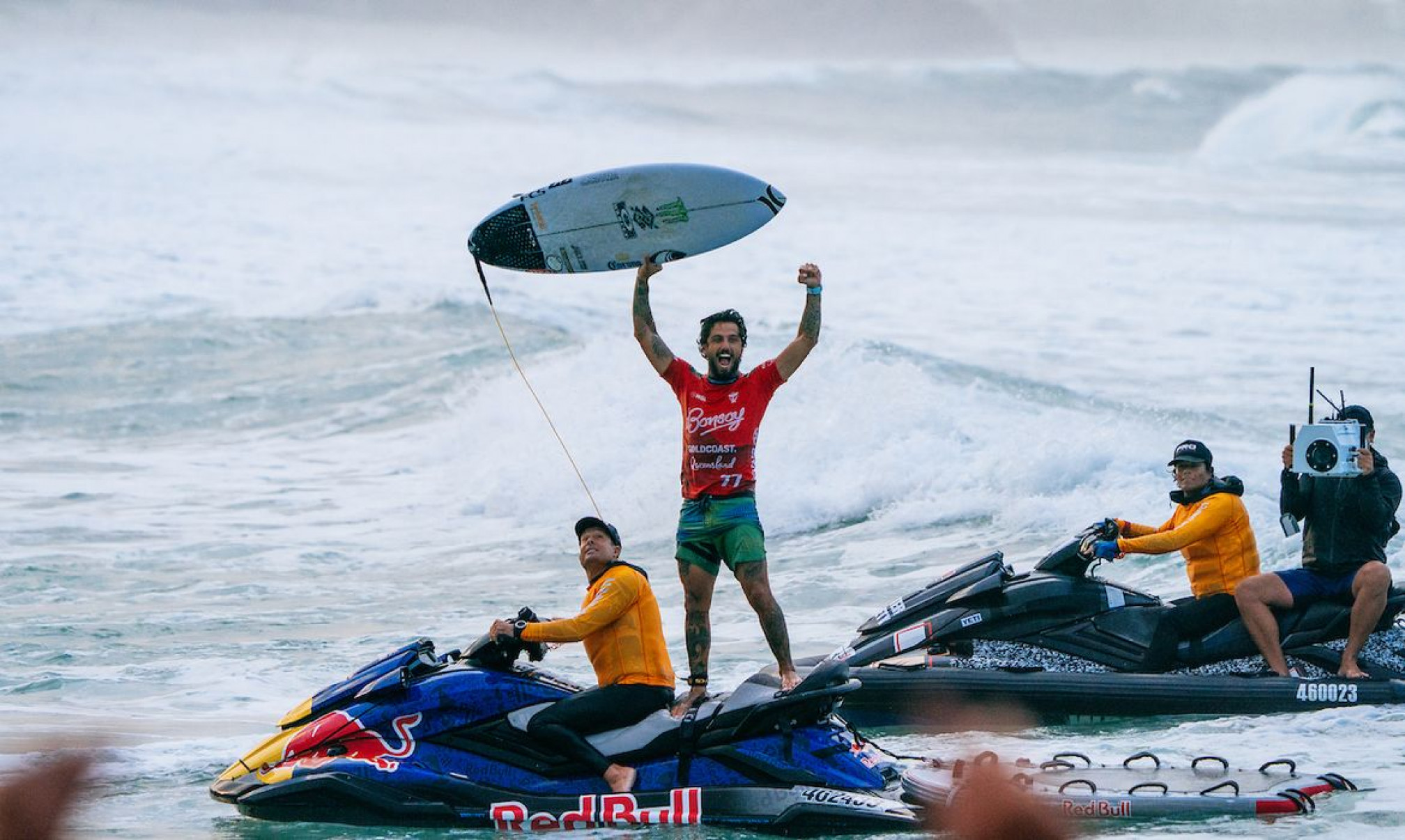 Surfe: Filipe Toleto conquista título da etapa de Gold Coast