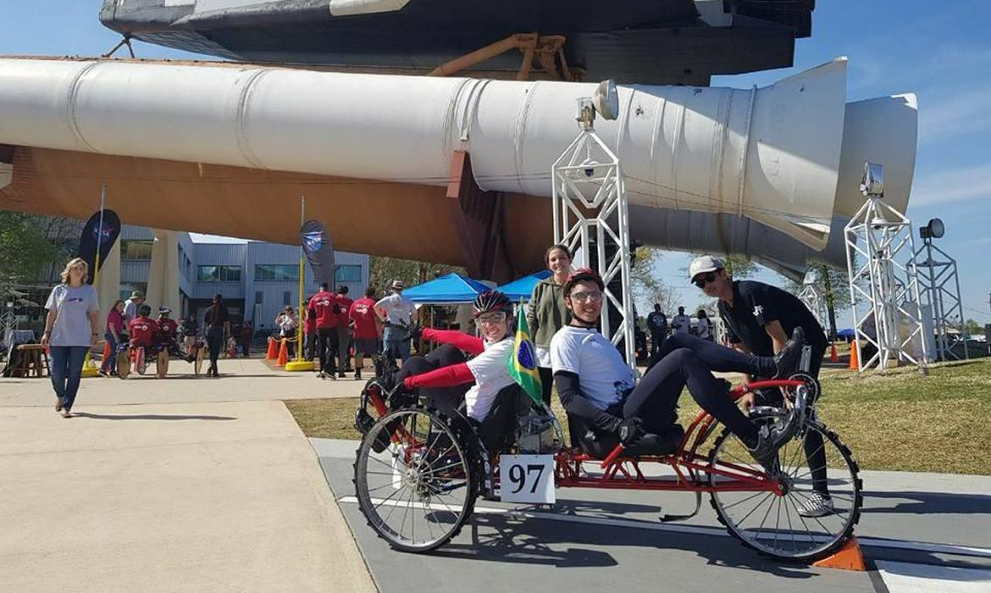 Equipe da UFF representa Brasil em competição de engenharia no Canadá