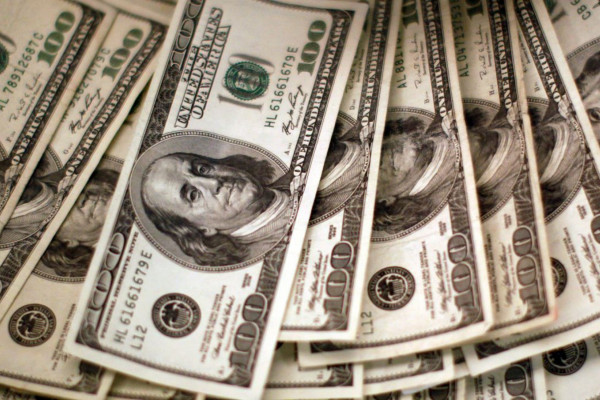 Dólar sobe para R$ 5,68 com anúncio de acordo entre EUA e China