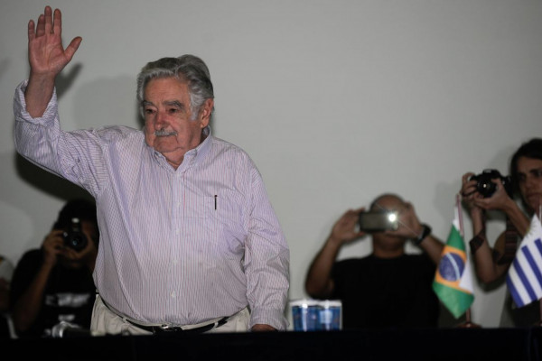 Deputados e senadores brasileiros lamentam morte de Mujica