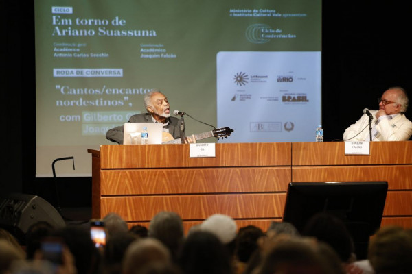 Encontro sobre Suassuna transforma-se em show de Gilberto Gil na ABL
