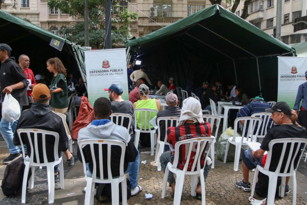 Semana do Registro Civil atende população em situação de rua em SP