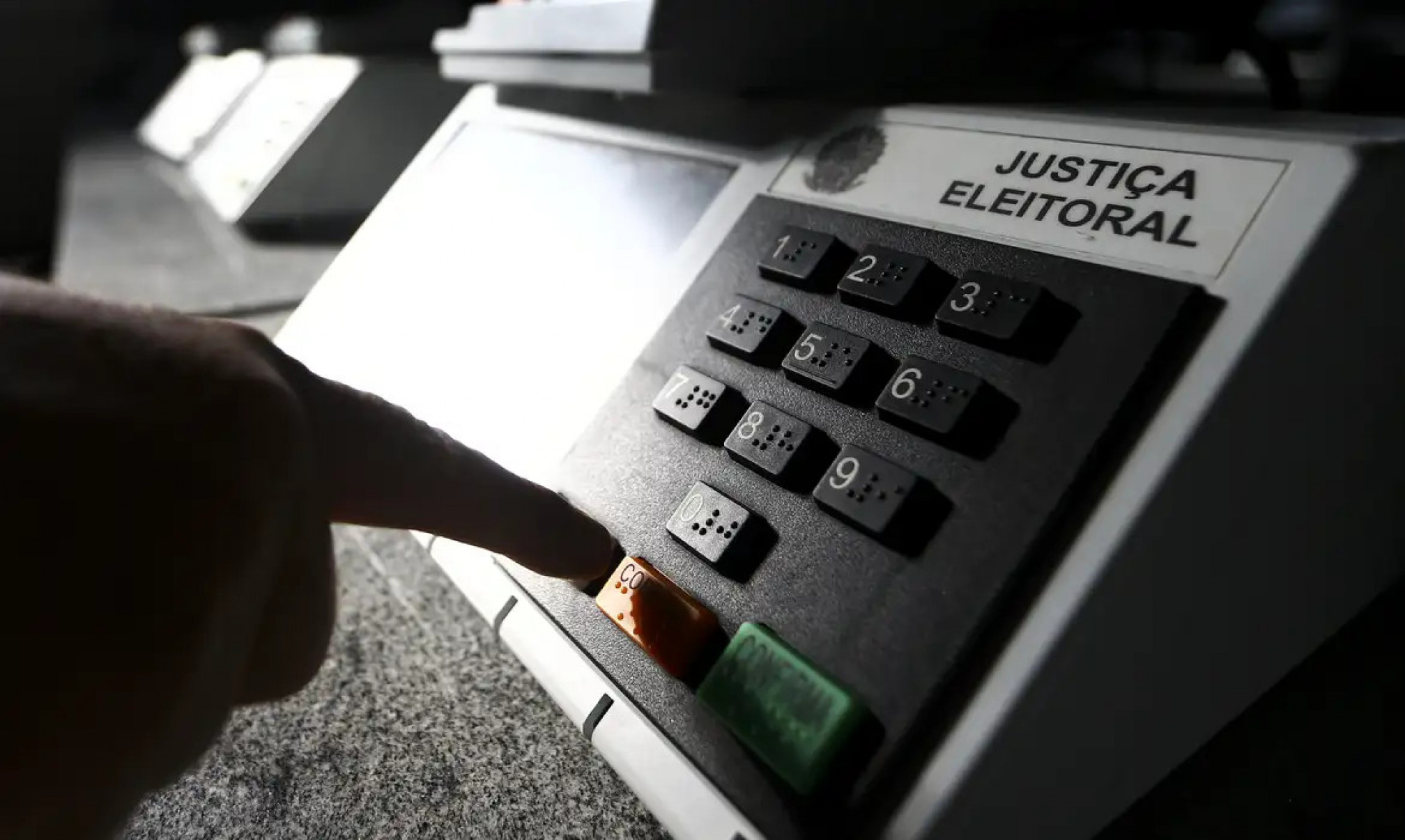 Cármen Lúcia pede que eleitor regularize título até 19 de maio 