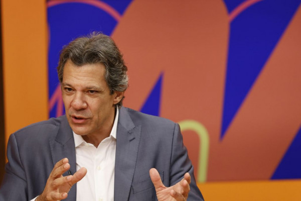 Haddad nega planos para reajustar valor do Bolsa Família