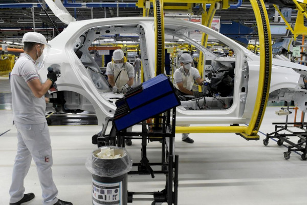 Confiança da indústria sobe em maio após dois meses de queda