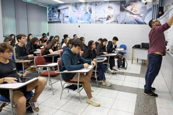 Termina hoje prazo para cursinhos populares enviarem propostas ao MEC