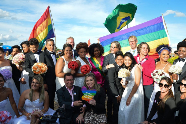 Casamento entre mulheres cresce 5,9% e é recorde em 2023, mostra IBGE