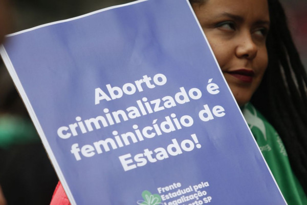 Meninas mães passam de 14 mil e só 1,1% tiveram acesso a aborto legal