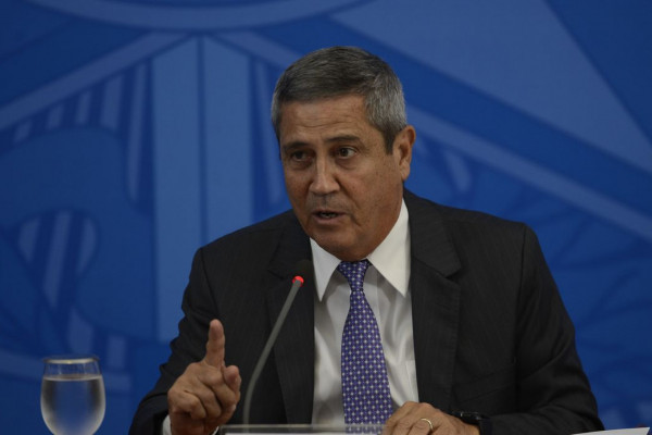PGR defende que general Braga Netto siga em prisão preventiva
