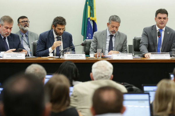 Correção de toda tabela do IR custaria mais de R$ 100 bilhões por ano