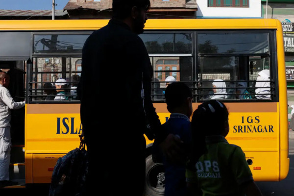 Ataque suicida contra ônibus escolar deixa cinco mortos no Paquistão