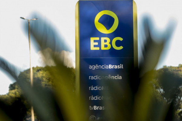 Aniversário da Agência Brasil é lembrado no plenário da Câmara