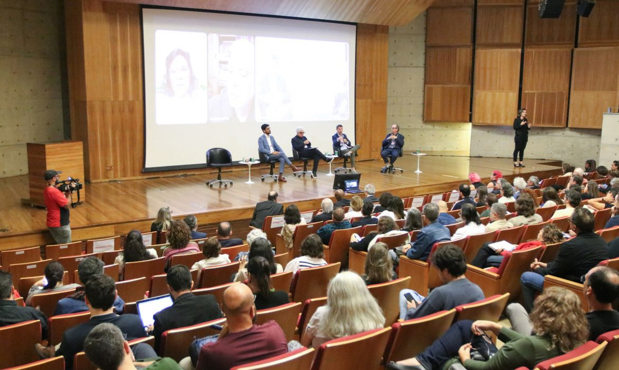 Emissoras públicas defendem protagonismo mundial contra desinformação