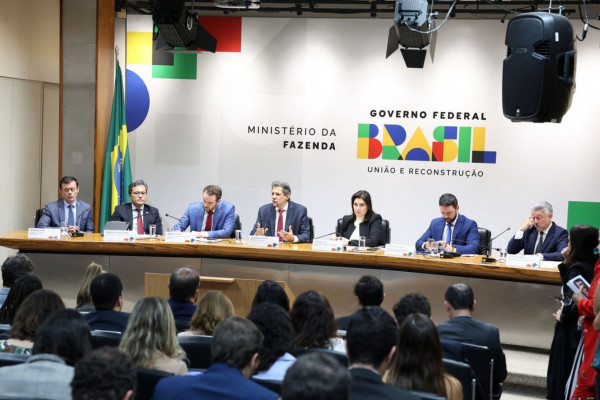 Governo padroniza alíquotas do IOF para arrecadar R$ 20,5 bilhões