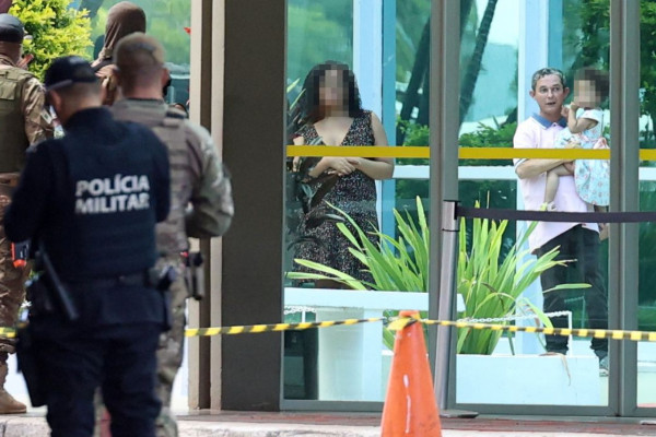 Homem é preso após portar explosivo em ministério