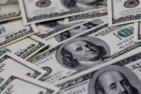 Dólar sobe para R$ 5,66 com medidas sobre IOF