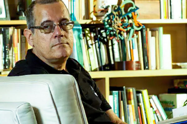 Escritor e poeta Paulo Henriques Britto é eleito para a ABL
