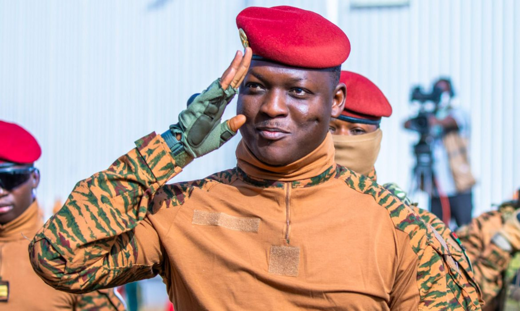 Líder anti-imperialista em Burkina Faso, Traoré se destaca na África