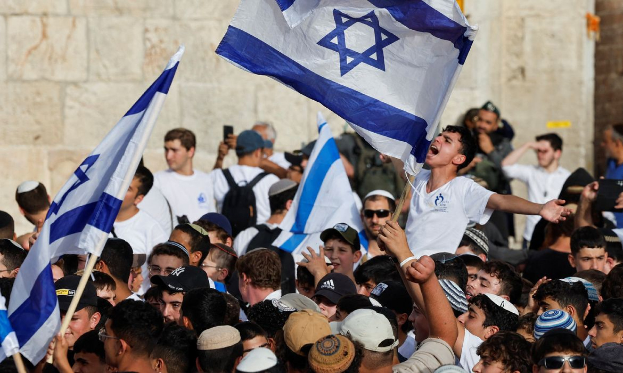 Extrema-direita confronta palestinos em marcha anual em Jerusalém