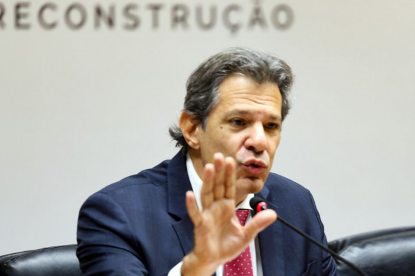 Haddad: Brasil tem "caixa-preta" de R$ 800 bi em renúncias fiscais